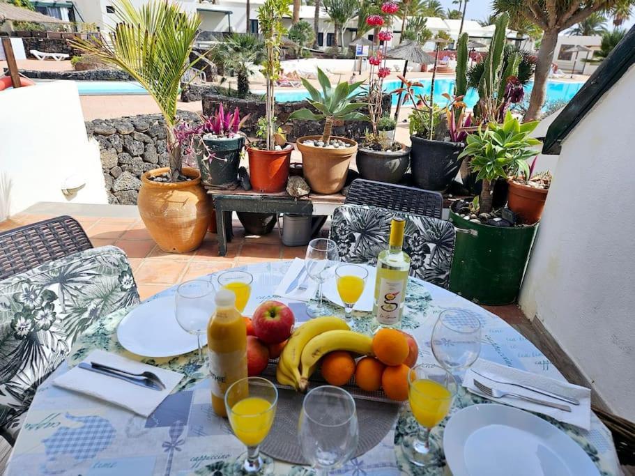 Apartamento Taisa Playa Roca Costa Teguise Esterno foto