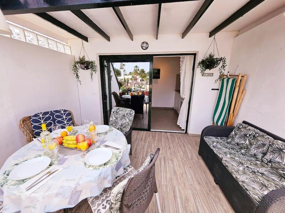 Apartamento Taisa Playa Roca Costa Teguise Esterno foto